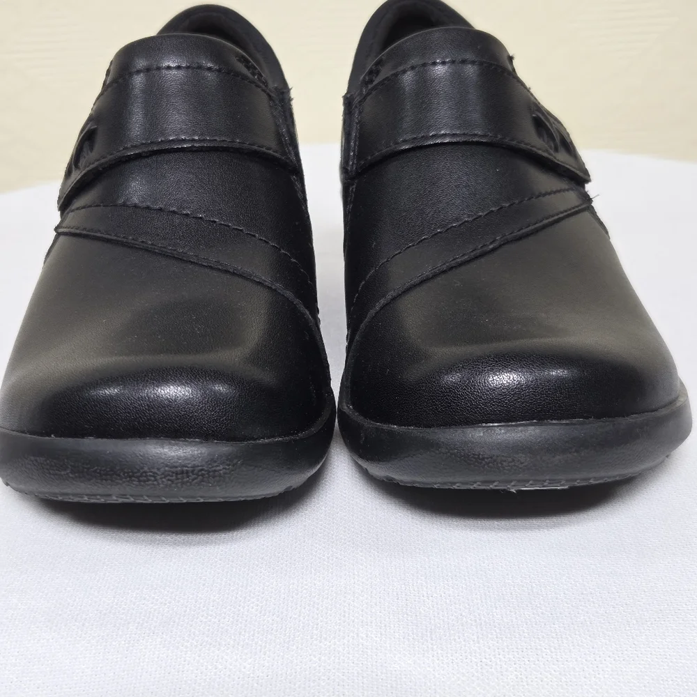 NWOT Clarks Women's Angie Pearl Slip-On Shoes Size-6